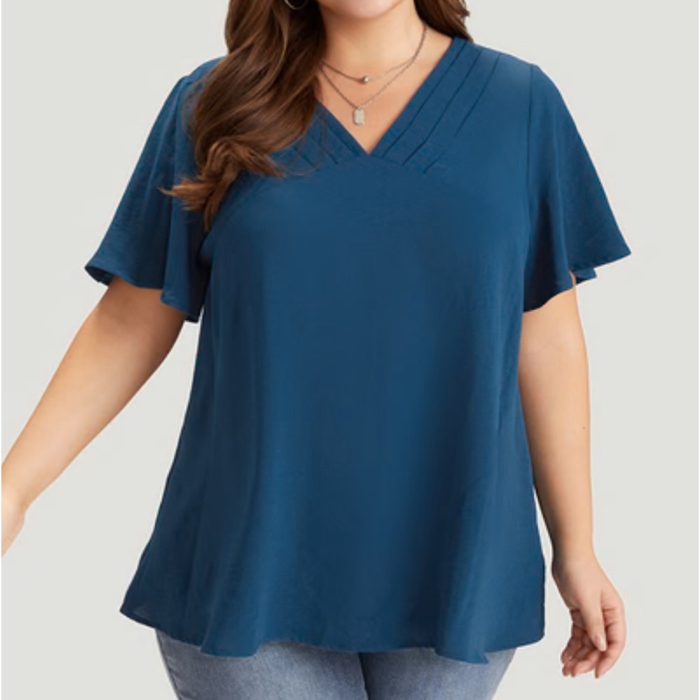 Bloomchic Blue v neck short sleeve top size 18 NWT